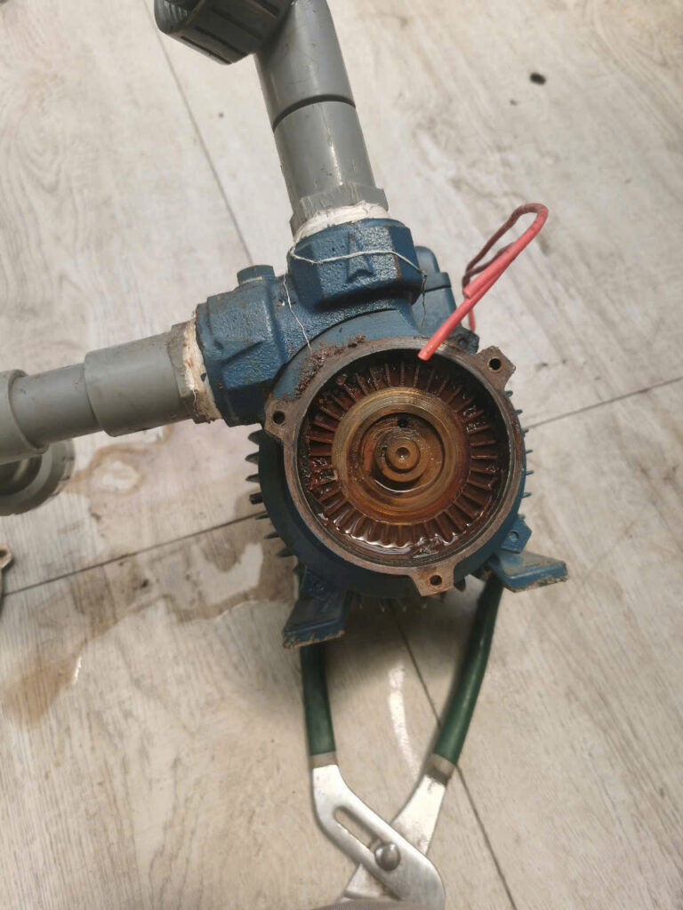 Dịch vụ sửa máy bơm Tháo Vát
