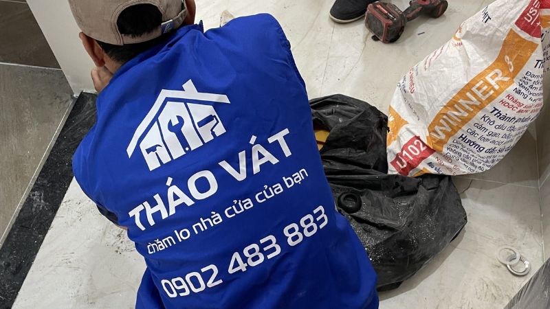 Thợ sửa máy bơm Tháo Vát