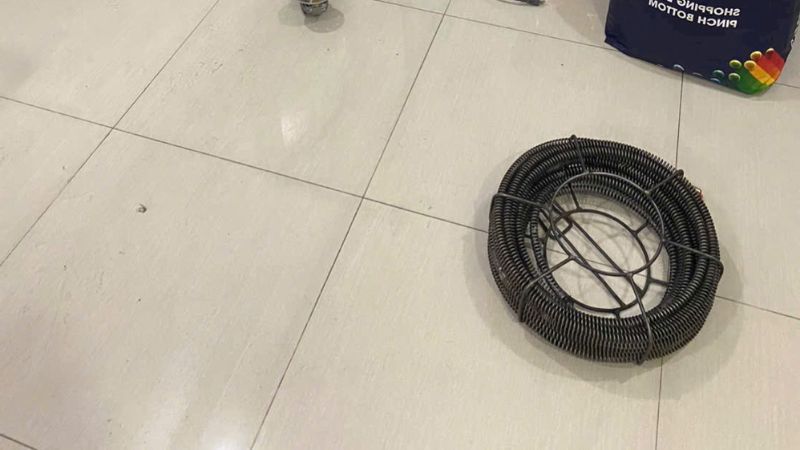 Thông tắc bồn cầu