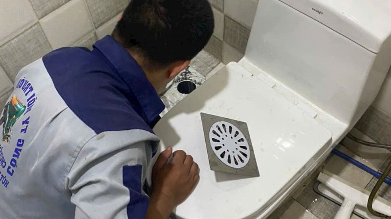 Thông tắc bồn cầu