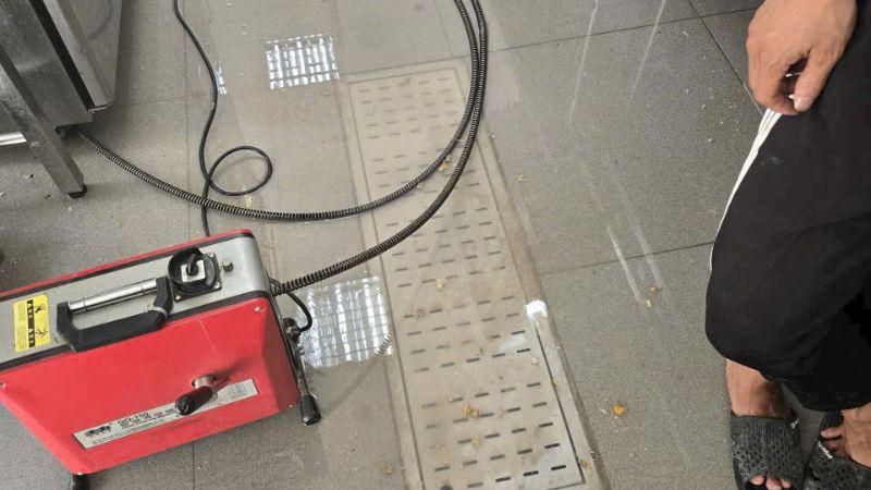 Thông tắc đường ống thoát sàn