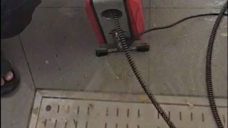 Thông tắc đường ống thoát sàn