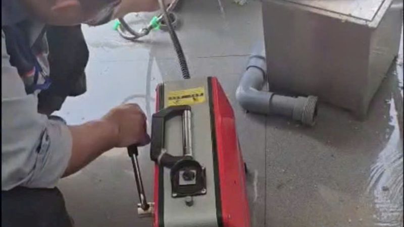 Thông tắc đường ống thoát sàn