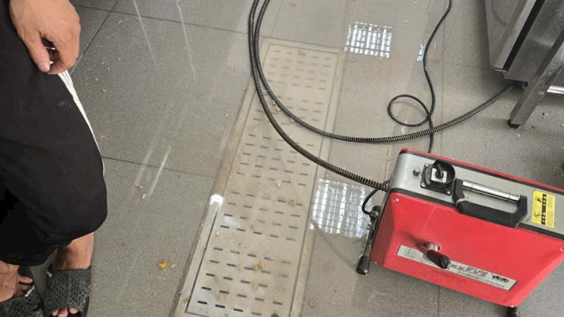 Thông tắc đường ống thoát sàn